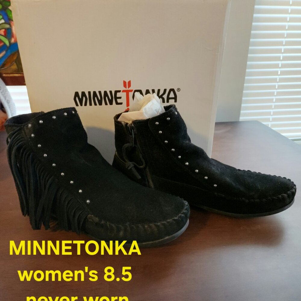 New in original box, MINNETONKA black boots